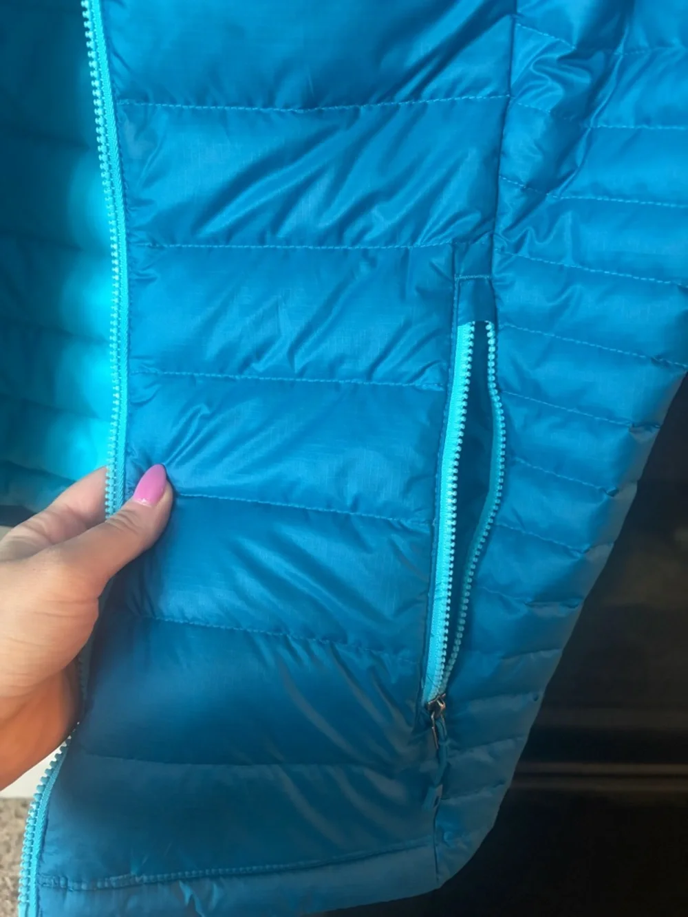 Patagonia Bright Teal and Aqua Insulated Vest - Picture 4 of 7